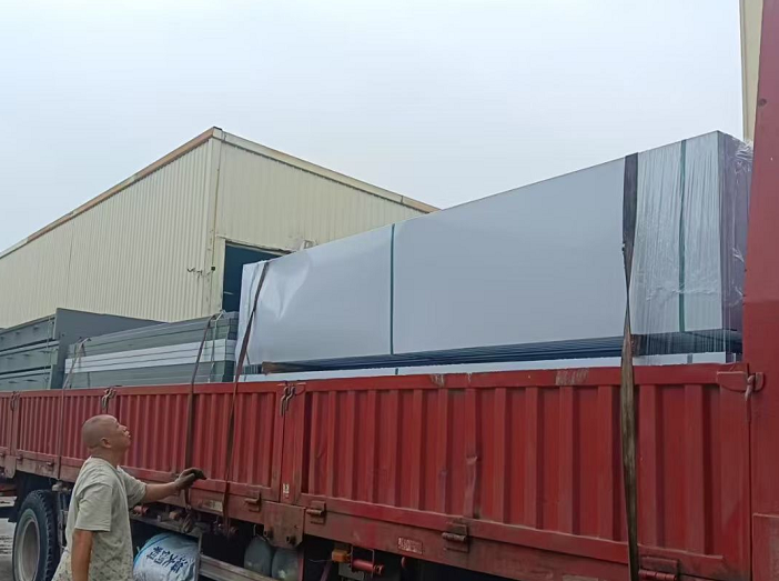 圍擋裝得穩(wěn)，項目跑得快！旭東鋼圍擋助力東莞工地高效施工